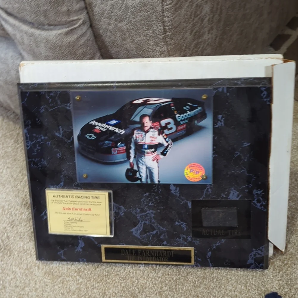 🏁Dale Earnhardt The Intimidator Authentic Racing Tire Plaque New In Box - Picture 2 of 16